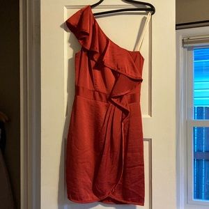 designer brand coral/peach color one shoulder dress! Perfect for prom dress!
